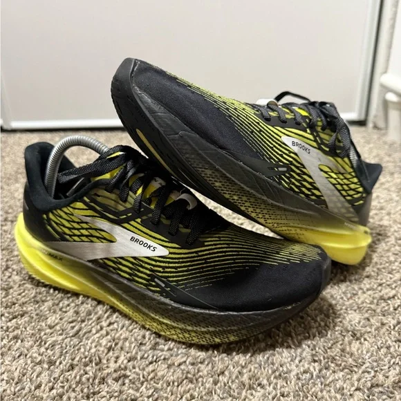 Brooks Hyperion Max Black Yellow Running - Picture 2 of 11